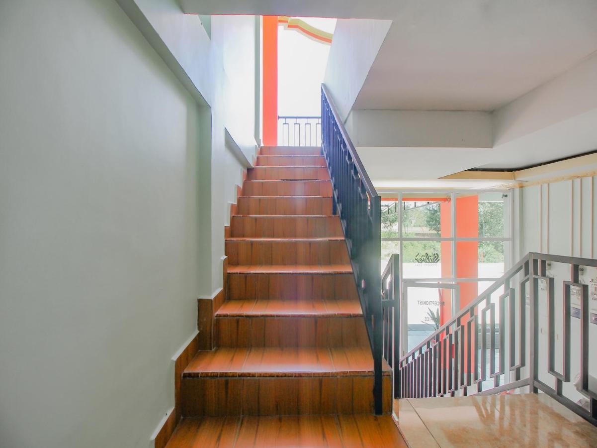 Oyo 90063 Silver Homestay Syariah Perabumulih Exterior foto